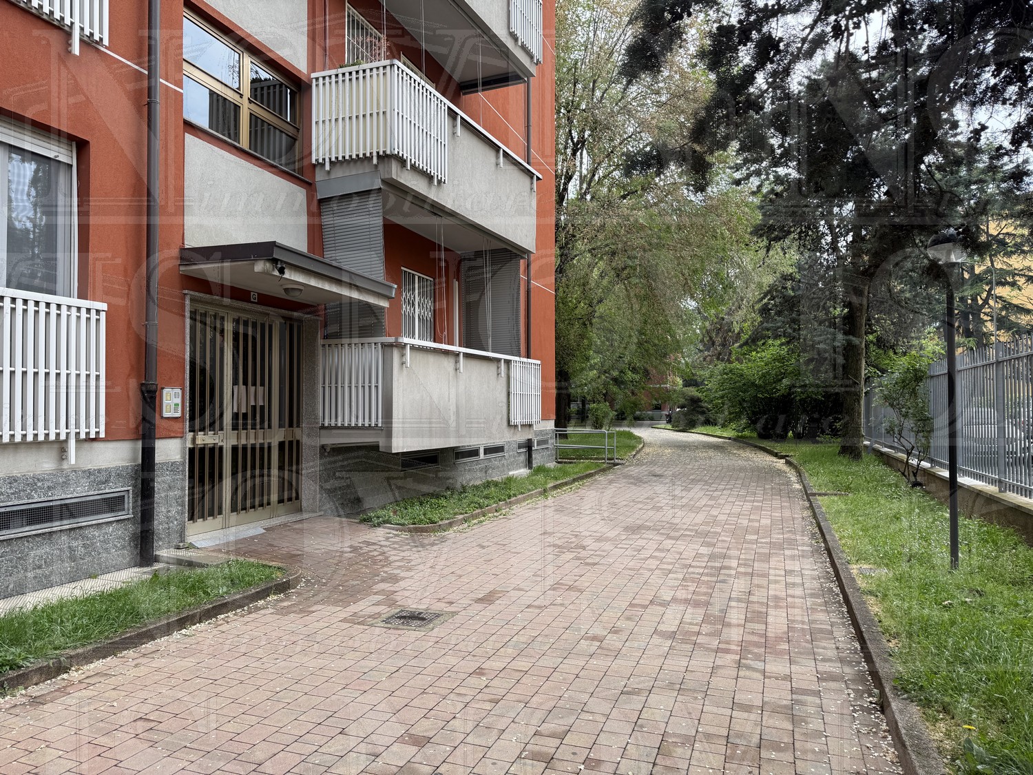 DUE LOCALI LIBERO SUBITO